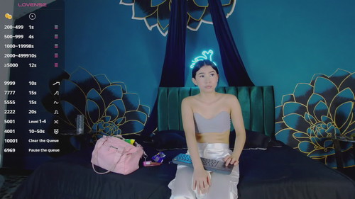 naked chat Ari 
