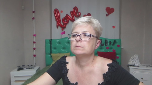 hot chat Emiliagree