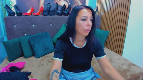 hot chat Laura