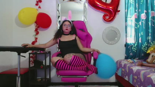 chatting Lolafiery