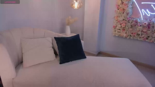 chat naked Naomisainz