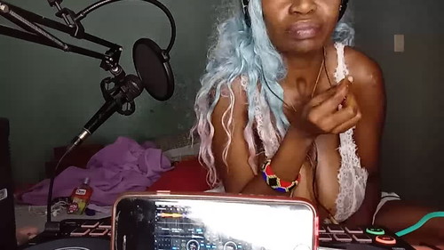real live cam IG TittyMonroe