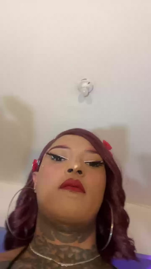 video chatting Valentinadollx